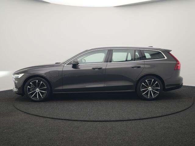 Volvo V60 T6 AWD Core Bright LONG RANGE Plug In Hybrid 350pk Dealer O.H. PHEV | Camera | Lederen Sportstoelen & Stuur Verwarmd | Google Assistent | Apple Carplay | Keyless | Achterbank Verwarmd | Navigatie | DAB | Virtual | 18"L.M |