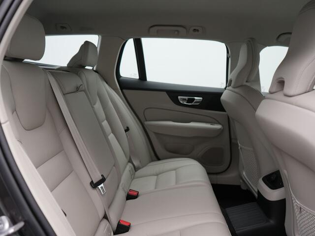 Volvo V60 T6 AWD Core Bright LONG RANGE Plug In Hybrid 350pk Dealer O.H. PHEV | Camera | Lederen Sportstoelen & Stuur Verwarmd | Google Assistent | Apple Carplay | Keyless | Achterbank Verwarmd | Navigatie | DAB | Virtual | 18"L.M |