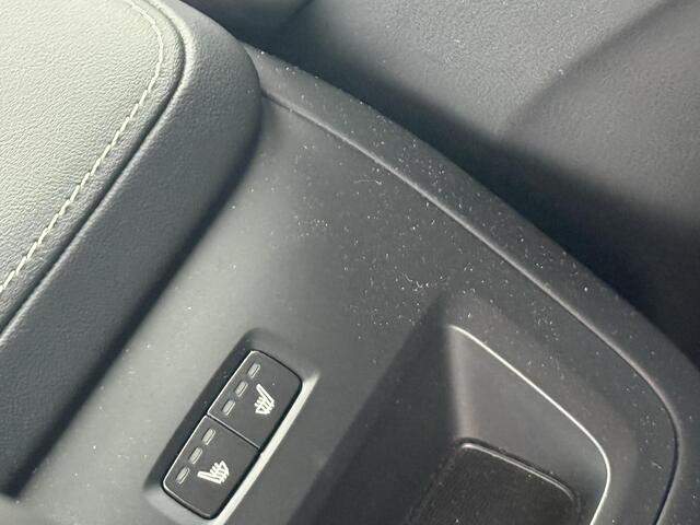 Volvo V60 2.0 T4 R-Design | Standkachel | Volvo on Call | Stoelverwarming V+A | Stuurverwarming | DAB | Adaptieve cruise | Keyless entry/start | 19"lm velgen | Leder | Apple carplay/android auto |