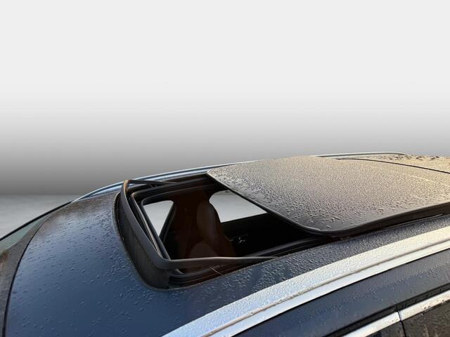 Volvo V60 2.0 B4 Inscription | Panoramadak | Trekhaak | Harman Kardon Audio | Achteruitrijcamera | Lichtmetalen Velgen 19 inch | Standkachel | Lederen Bekleding | Stoelverwarming | Navigatie