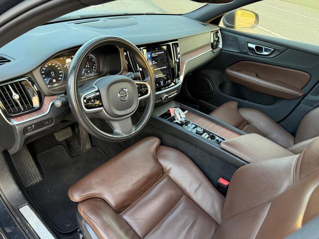 Volvo V60 2.0 B4 Inscription | Panoramadak | Trekhaak | Harman Kardon Audio | Achteruitrijcamera | Lichtmetalen Velgen 19 inch | Standkachel | Lederen Bekleding | Stoelverwarming | Navigatie