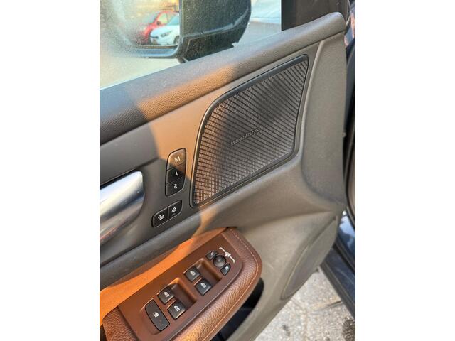 Volvo V60 2.0 B4 Inscription | Panoramadak | Trekhaak | Harman Kardon Audio | Achteruitrijcamera | Lichtmetalen Velgen 19 inch | Standkachel | Lederen Bekleding | Stoelverwarming | Navigatie