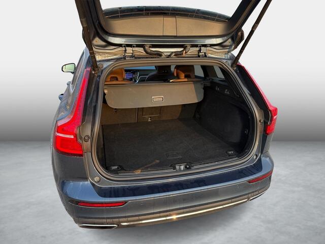 Volvo V60 2.0 B4 Inscription | Panoramadak | Trekhaak | Harman Kardon Audio | Achteruitrijcamera | Lichtmetalen Velgen 19 inch | Standkachel | Lederen Bekleding | Stoelverwarming | Navigatie
