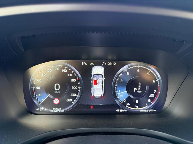 Volvo V60 2.0 B4 Inscription | Panoramadak | Trekhaak | Harman Kardon Audio | Achteruitrijcamera | Lichtmetalen Velgen 19 inch | Standkachel | Lederen Bekleding | Stoelverwarming | Navigatie