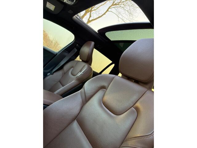 Volvo V60 2.0 B4 Inscription | Panoramadak | Trekhaak | Harman Kardon Audio | Achteruitrijcamera | Lichtmetalen Velgen 19 inch | Standkachel | Lederen Bekleding | Stoelverwarming | Navigatie