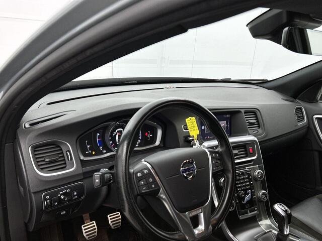 Volvo V60 2.0 T3 Nordic+ 152PK | Trekhaak | Navigatie | Climate Control | Cruise Control | Parkeersensoren Achter | bi-xenon koplampen | Verwarmbare Voorstoelen | Isofix | Privacy Glass |