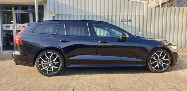 Volvo V60 2.0 T6 RECHARGE AWD R-DESIGN Pano