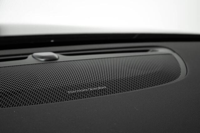 Volvo V60 T6 Plug-in hybrid AWD Plus Dark | Adaptive Cruise Control | 360° Parkeercamera | BLIS | Stoelverwarming | Stuurwielverwarming | Wegklapbare trekhaak | Harman Kardon Premium Audio | Google infotainment |