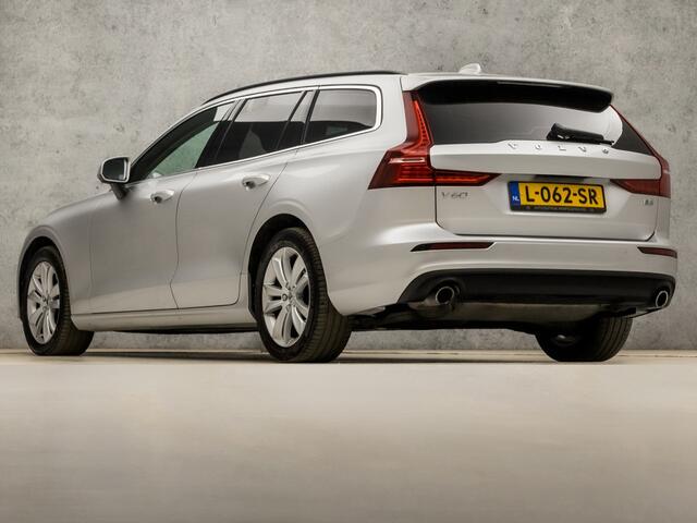 Volvo V60 2.0 B3 Momentum Sport 177Pk Automaat (APPLE CARPLAY, GROOT NAVI, GETINT GLAS, SPORTSTOELEN, PARKEERSENSOREN, DAKRAILS ZWART, LANE ASSIST, NIEUWE APK, NIEUWSTAAT)