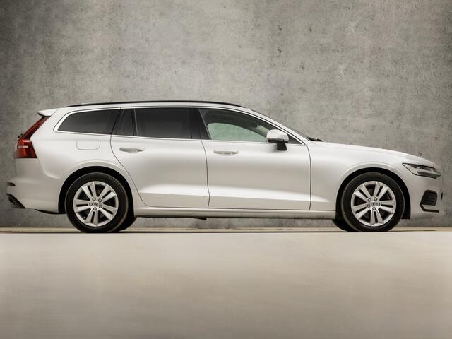 Volvo V60 2.0 B3 Momentum Sport 177Pk Automaat (APPLE CARPLAY, GROOT NAVI, GETINT GLAS, SPORTSTOELEN, PARKEERSENSOREN, DAKRAILS ZWART, LANE ASSIST, NIEUWE APK, NIEUWSTAAT)