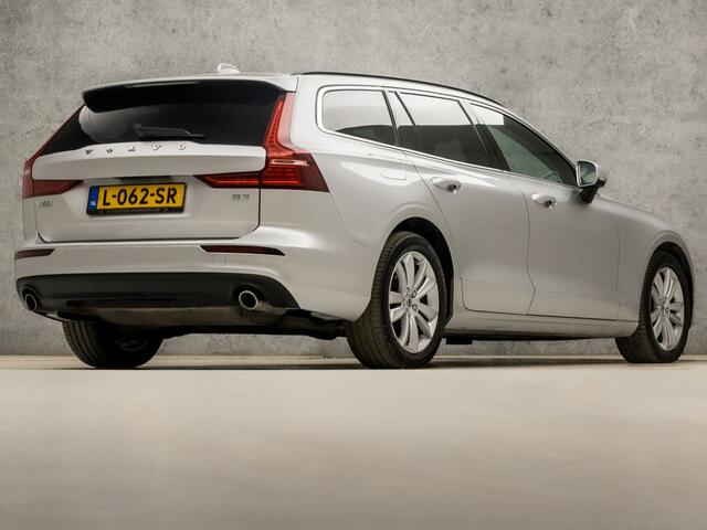 Volvo V60 2.0 B3 Momentum Sport 177Pk Automaat (APPLE CARPLAY, GROOT NAVI, GETINT GLAS, SPORTSTOELEN, PARKEERSENSOREN, DAKRAILS ZWART, LANE ASSIST, NIEUWE APK, NIEUWSTAAT)