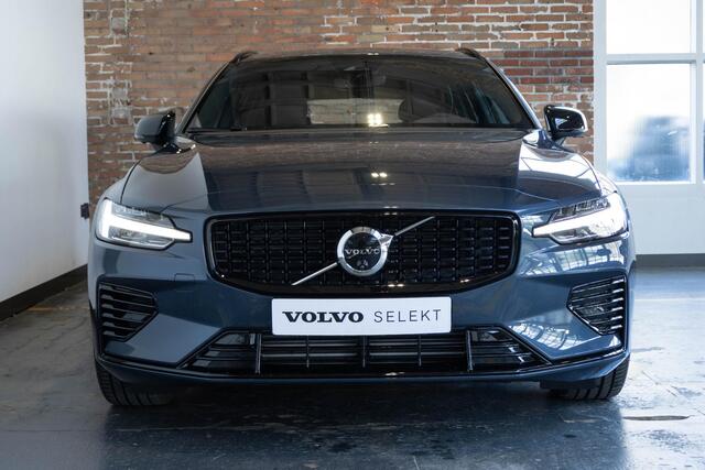 Volvo V60 2.0 T6 Plug-in hybrid AWD Plus Dark | Elektrische wegklapbare trekhaak | Adaptive Cruise Control | 360° Parkeercamera | Stoelverwarming | Stuurwielverwarming | Harman Kardon Premium Audio | Google infotainment | Longe Range