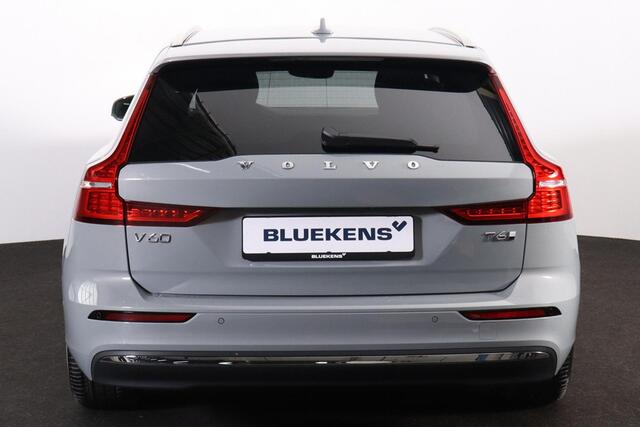 Volvo V60 T6 Recharge AWD Core Bright - IntelliSafe Assist & Surround - 360º Camera - Harman/Kardon audio - Adaptieve LED koplampen - Verwarmde voorstoelen, stuur & achterbank - Parkeersensoren voor & achter - Extra getint glas - 18' LMV