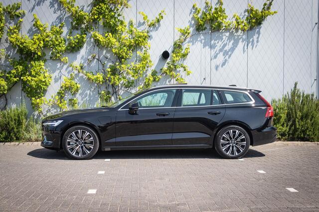Volvo V60 T6 Plug-in hybrid AWD Ultra Bright | Adaptieve Cruise Control | Dodehoek Detectie | 360 Camera | Adaptieve Koplampen | Head-Up Display | Leder Blond | Elektr. Stoelen | Stoel+Stuurverwarming