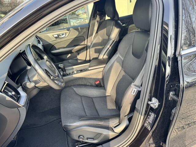 Volvo V60 2.0 D3 Momentum Pro*Navi*Camera*