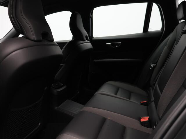 Volvo V60 T6 AWD Plug-in hybrid Plus Dark / Trekhaak / 360 camera / elektr. verst. contourstoelen / stuur-,stoel-, voorruit verw. / Harman Kardon audio / Keyless drive