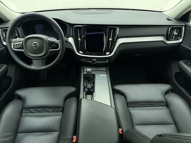 Volvo V60 B4 211pk Plus Bright / Panoramadak / Full-LED / Trekhaak / Elektr. Stoelen / Adapt. Cruise / BLIS / Stoel + Stuur. Verwarming / 18'' / Getint glas / Keyless /