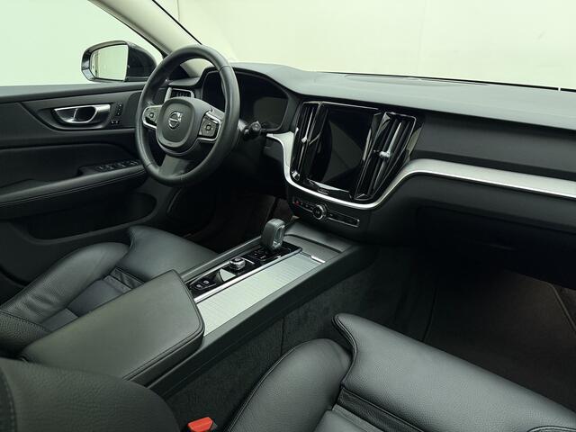 Volvo V60 B4 211pk Plus Bright / Panoramadak / Full-LED / Trekhaak / Elektr. Stoelen / Adapt. Cruise / BLIS / Stoel + Stuur. Verwarming / 18'' / Getint glas / Keyless /