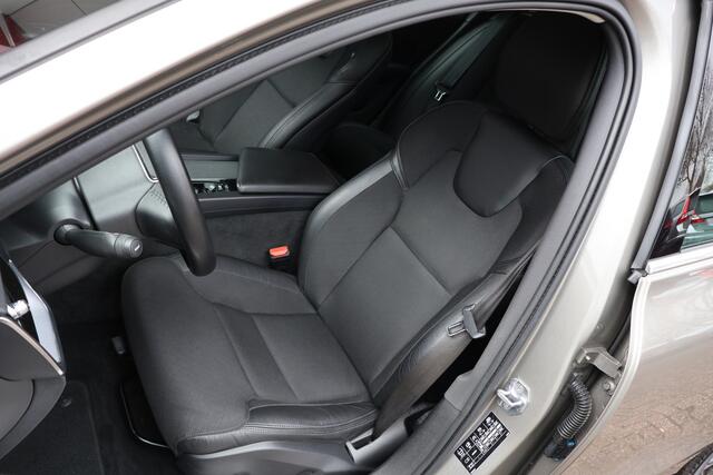 Volvo V60 2.0 D4 Momentum Pro | Origineel NL | Trekhaak | Polestar Engineered | Navigatie | Cruise Control |