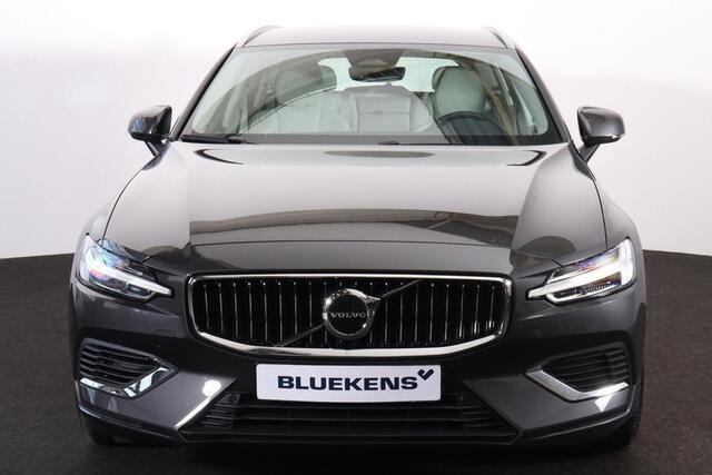 Volvo V60 T6 Recharge AWD Essential Bright - IntelliSafe Assist & Surround - Parkeercamera achter - Verwarmde voorstoelen, stuur & achterbank - Parkeersensoren voor & achter - 18' LMV