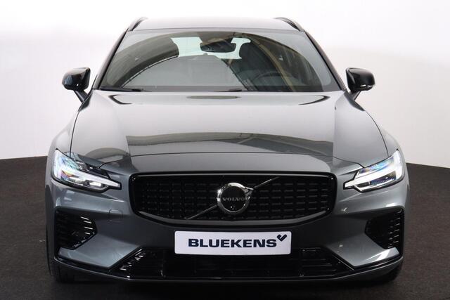 Volvo V60 T6 Recharge AWD Plus Dark - IntelliSafe Assist & Surround - 360º Camera - Harman/Kardon audio - Verwarmde voorstoelen, stuur & achterbank - Parkeersensoren voor & achter - Elektr. bedienb. voorstoelen met geheugen - Elektr. inklapbare trekhaak - 18' LMV