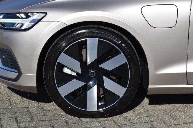 Volvo V60 T6 350PK Plug-in hybrid AWD Essential Bright / 19" Velgen / Lederen bekleding / Stuur & Stoelverwarming /