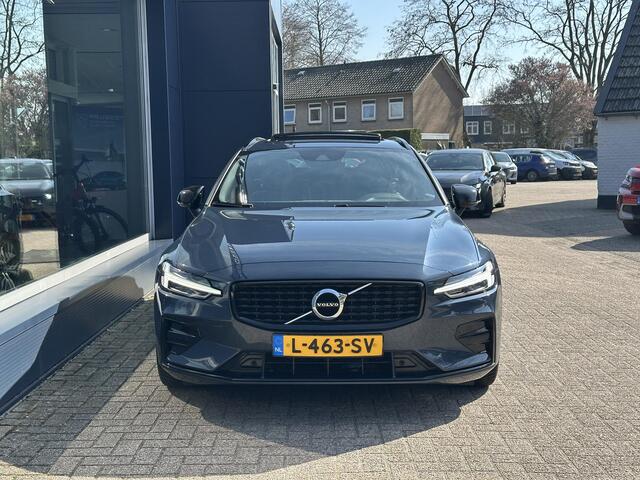 Volvo V60 2.0 B3 163 PK R-Design Automaat | Zeer nette en complete auto | Glazen Schuif-Kantel Panoramadak | Full LED Verlichting | Luxe Lederen bekleding | Elektrische Stoelverstelling | Navigatie | Camera | Parkeersensoren V+A | Adaptive Cruise Control | 18" Lic