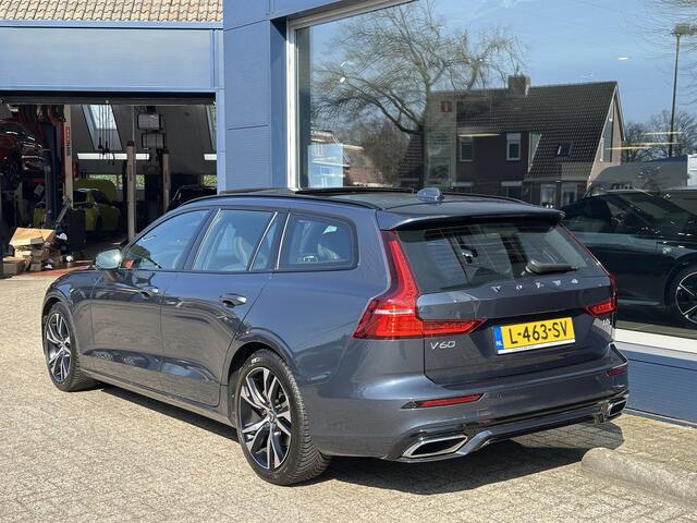Volvo V60 2.0 B3 163 PK R-Design Automaat | Zeer nette en complete auto | Glazen Schuif-Kantel Panoramadak | Full LED Verlichting | Luxe Lederen bekleding | Elektrische Stoelverstelling | Navigatie | Camera | Parkeersensoren V+A | Adaptive Cruise Control | 18" Lic