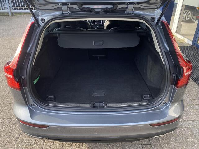 Volvo V60 2.0 B3 Momentum Advantage / Automaat / NL-Auto / Vol-Leder / Adaptieve Cruise-Control / Stoel-/Stuurverwarming / Climate-Control / Standkachel / Keyless / LED / Apple-Carplay & Android-Auto / DAB Radio-Bluetooth / Navi / PDC V+A met Camera / 19'' LMV / EN