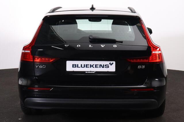 Volvo V60 B3 Core - IntelliSafe Assist & Surround - Parkeercamera achter - Parkeersensoren voor & achter - Draadloze tel. lader - 17' LMV