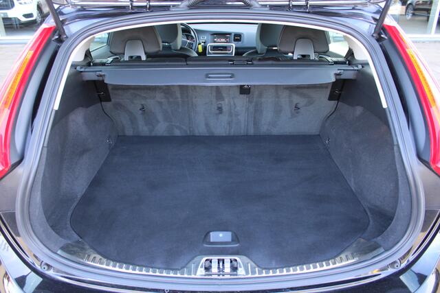 Volvo V60 T3 Automaat Polar+ | Stoelverwarming | Navigatie | Bluetooth | Climate control | Cruise control |