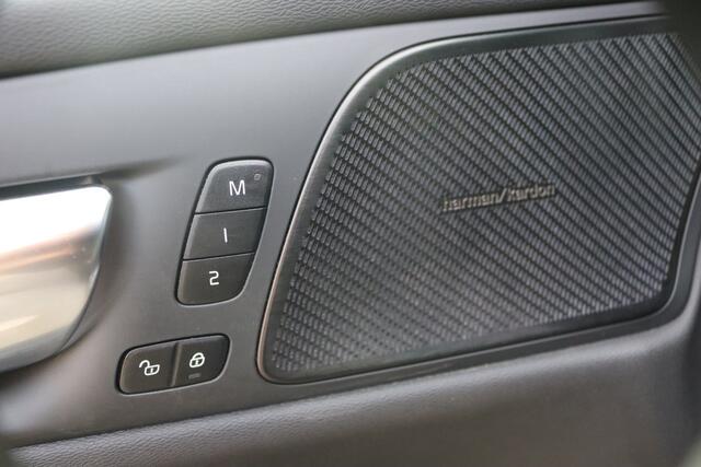 Volvo V60 2.0 T6 Recharge 340PK AWD R-Design Elektr.-trekhaak/Pano-dak/Winter-pack/Memory-stoel