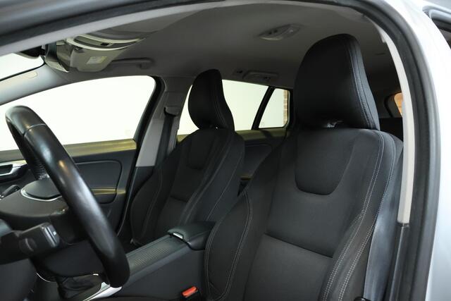 Volvo V60 T3 Polar+ | 100% dealeronderhouden | Stoel-/ stuurwielverwarming | Verwarmde achterbank | Trekhaak | Cruise Control | Navigatie | Bluetooth Telefonie & Multimedia | Lichtmetalen Velgen | Climate Control