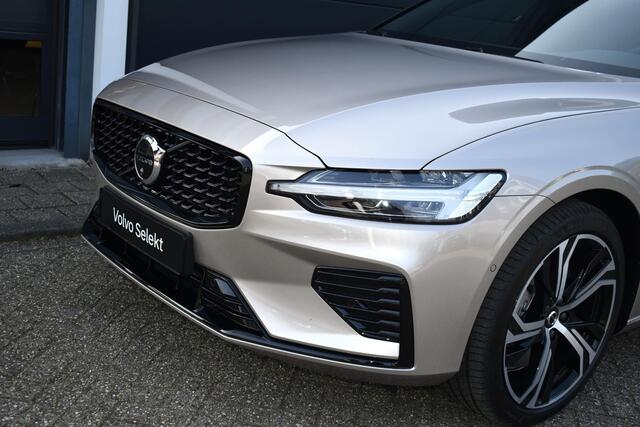 Volvo V60 2.0 T8 Plug-in hybrid AWD Ultra Dark Panorama/schuifdak | 360 camera | Extra getint glas achter | Elektrische stoelen met geheugen functie | Elektrische achterklep | BLIS
