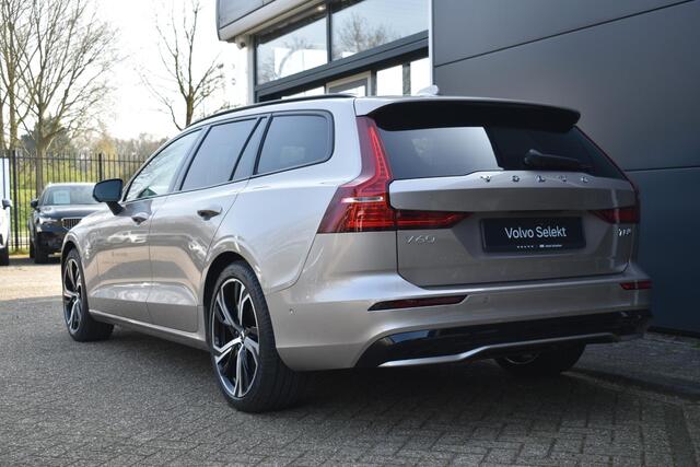 Volvo V60 2.0 T8 Plug-in hybrid AWD Ultra Dark Panorama/schuifdak | 360 camera | Extra getint glas achter | Elektrische stoelen met geheugen functie | Elektrische achterklep | BLIS
