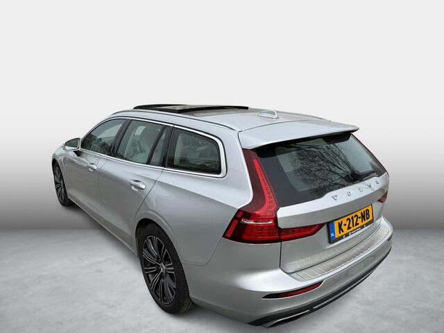 Volvo V60 2.0 T6 Recharge AWD Inscription | Plug-in Hybrid (PHEV) | Trekhaak | Panoramadak | Achteruitrijcamera | Elektrisch Verstelbare Voorstoelen | Keyless Entry | Elektrische Achterklep | Navigatie | Apple Carplay | Android Auto