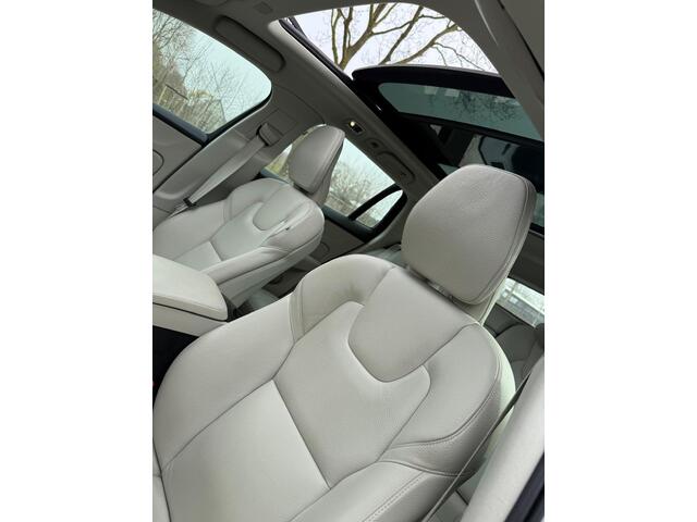 Volvo V60 2.0 T6 Recharge AWD Inscription | Plug-in Hybrid (PHEV) | Trekhaak | Panoramadak | Achteruitrijcamera | Elektrisch Verstelbare Voorstoelen | Keyless Entry | Elektrische Achterklep | Navigatie | Apple Carplay | Android Auto