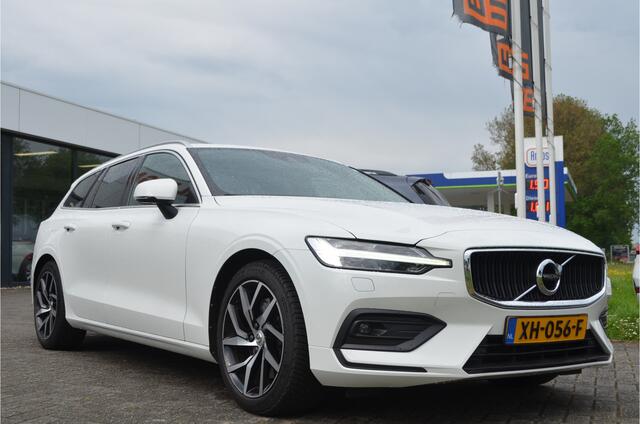 Volvo V60 2.0 T5 250pk Momentum Trekhaak 1800kg wegklapb | Drive modus | Carplay | 18'' LMV | Bordenherkenning | Bochtverlichting | Getint glas