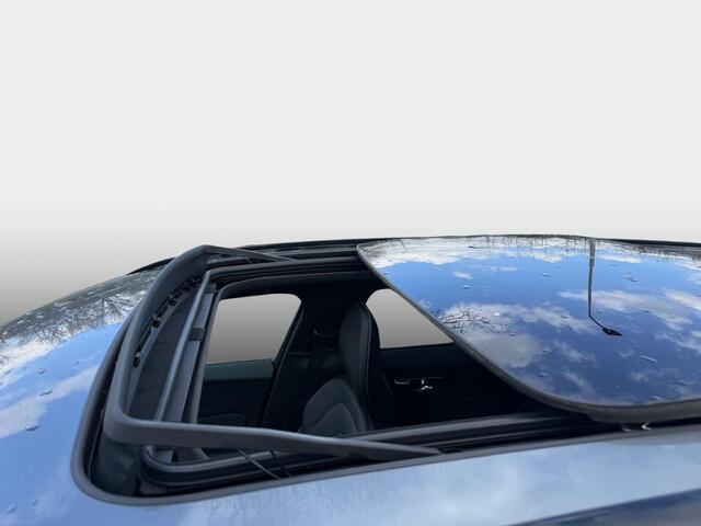 Volvo V60 2.0 T6 Recharge AWD R-Design | Plug-in Hybrid (PHEV) | Trekhaak | Panoramadak | Bowers Wilkins Audio | Stoelverwarming | Achteruitrijcamera | Parkeersensoren | Keyless Entry | Navigatie | Apple Carplay | Android Auto