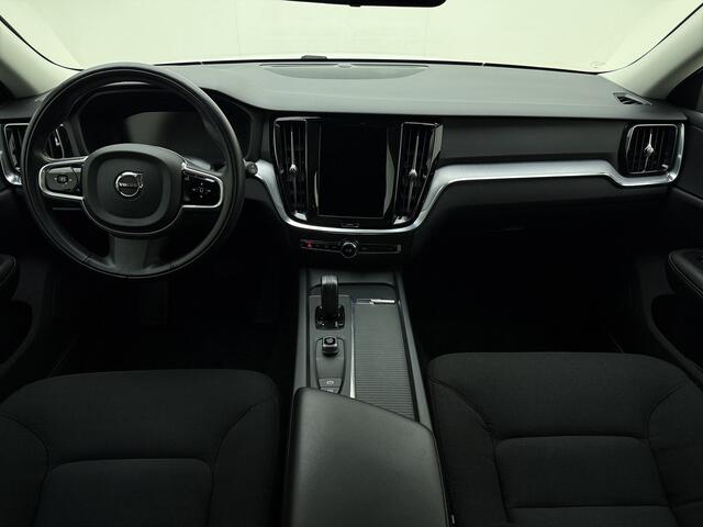 Volvo V60 B3 177pk Momentum Advantage / Stoel + Stuurw. Verwarming / Getint Glas / Trekhaak / PDC + Camera / Apple CarPlay / DAB / Bluetooth / Navigatie /