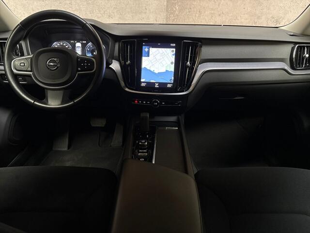 Volvo V60 2.0 B3 Sport 163Pk Automaat (APPLE CARPLAY, GROOT NAVI, CAMERA, GETINT GLAS, KEYLESS, SPORTSTOELEN, ELEK ACHTERKLEP, ADAPTIVE CRUISE, NIEUWE APK, NIEUWSTAAT)