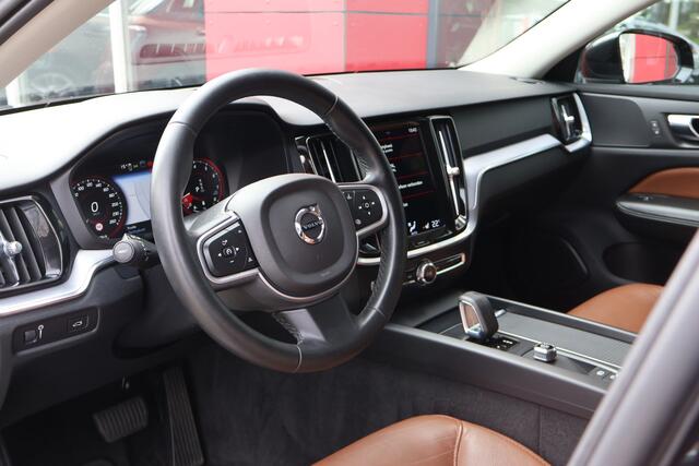 Volvo V60 2.0 B3 Momentum | Origineel NL | ACC | Camera | Leder | Stuur- en stoelverwarming |