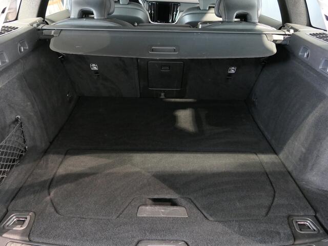 Volvo V60 2.0 B4 Core - VOL LEDER - Elektrisch uitklapbare trekhaak - Stoelverwarming - Camera