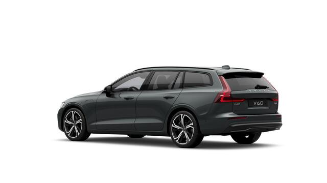 Volvo V60 2.0 T6 Plug-in hybrid AWD Ultra Dark | Sportstoelen | Schuif-/Kanteldak | Full-LED | Adaptieve Cruise Control | Head-Up Display | Stoelverwarming Voor en Achter | 19" | Getint Glas | Harman Kardon Audio | BLIS |