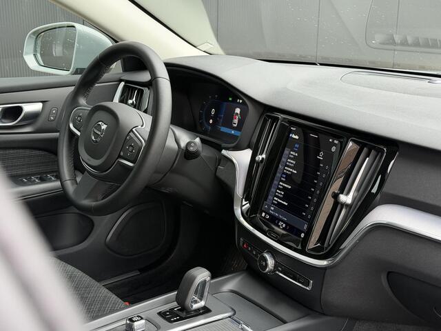Volvo V60 2.0 B3 Essential Edition Elek. trekhaak / Driver Assist / Driver pack / adaptieve cruise / Apple carplay /