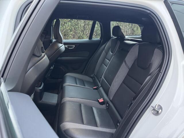 Volvo V60 T6 Plug-in hybrid AWD Plus Dark | All season | Trekhaak | H&K Audio | 360 Camera