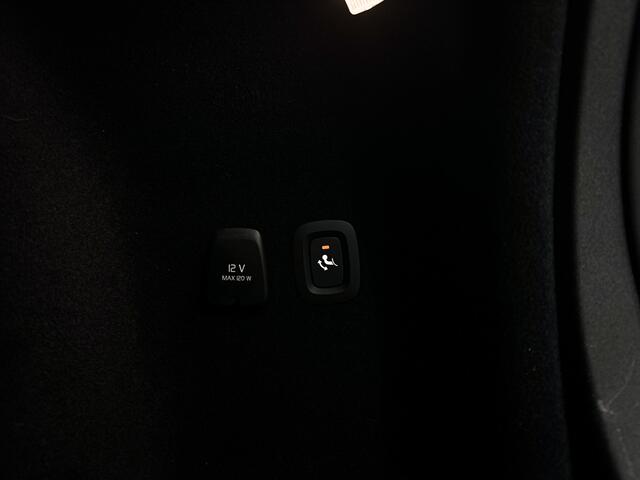 Volvo V60 T8 Plug-in hybrid AWD Ultra Dark | SOH 97% | Panoramadak | Parkeercamera | Head-up Display | Harman Kardon | Stoel- en Stuurverwarming | Trekhaak