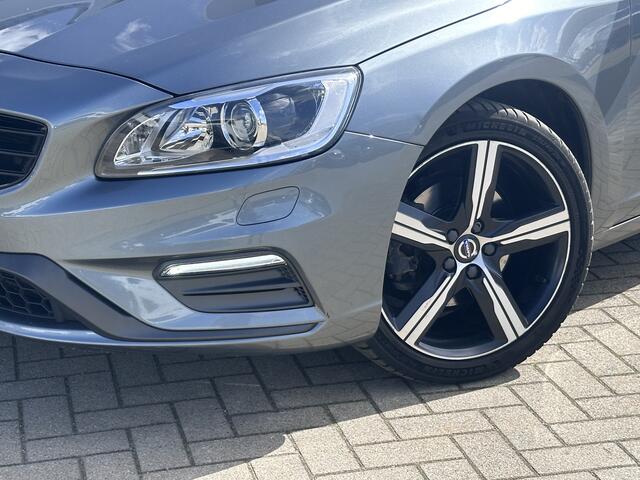 Volvo V60 2.0 T4 Business Sport | 18 inch Lichtmetalen velgen | Dubbele uitlaat |