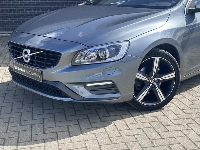 Volvo V60 2.0 T4 Business Sport | 18 inch Lichtmetalen velgen | Dubbele uitlaat |