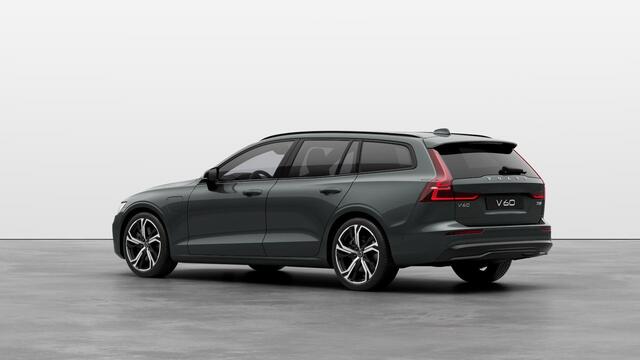 Volvo V60 2.0 T6 Plug-in hybrid AWD Ultra Dark | Sportstoelen | Schuif-/Kanteldak | Full-LED | Adaptieve Cruise Control | Head-Up Display | Stoelverwarming Voor en Achter | 19" | Getint Glas | Harman Kardon Audio | BLIS |